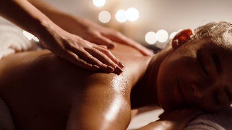 Relaksacyjny pleców, rąk oraz głowy masaż Bydgoszcz. Gabinet Masażu Pod Blankami.